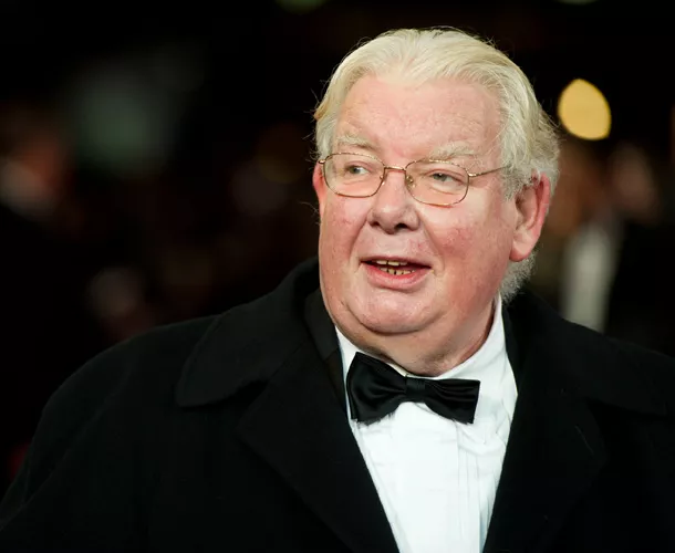 10 celebridades que morreram e voce nao sabia richard griffiths