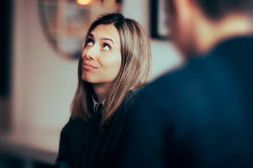 mulher triste no encontro