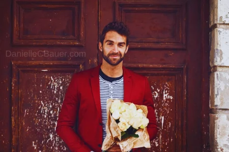 homem com flores
