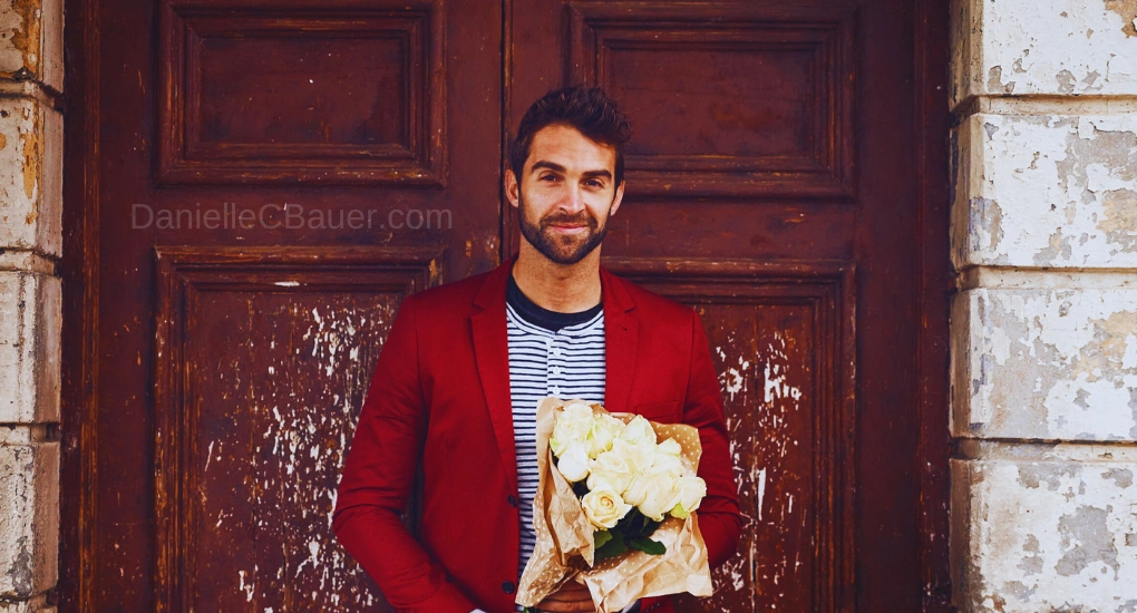 homem com flores