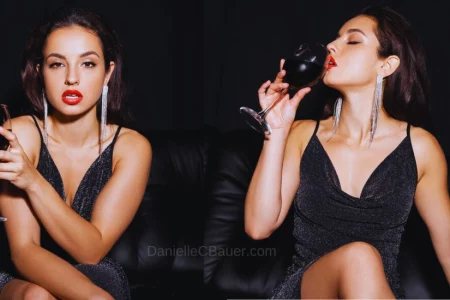 modelo elegante tomando vinho